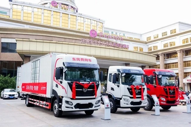 Dongfeng Tianjin KR Cummins Ruby Series medium-duty truck front view - high-end logistics vehicle with Euro VI emission.