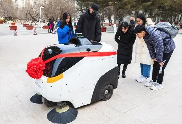 Dongfeng's autonomous sweeper vehicles
