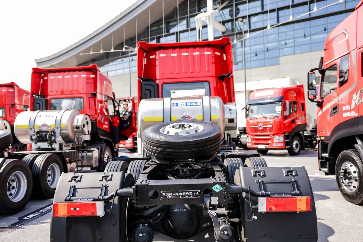 520HP LNG Tractor Truck 6x4 tractor head