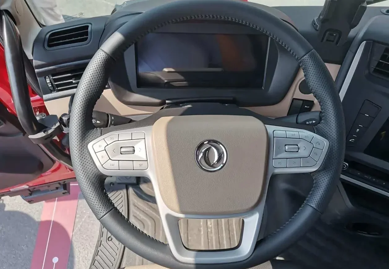 integrating advanced technology DF Kinglong KL Tractor truck