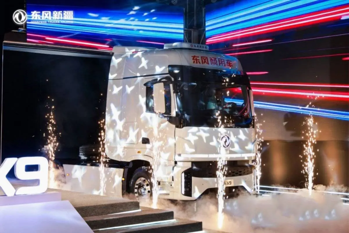 Dongfeng Tianlong KL Longqing 3.0 High-end LNG Long-haul Truck
