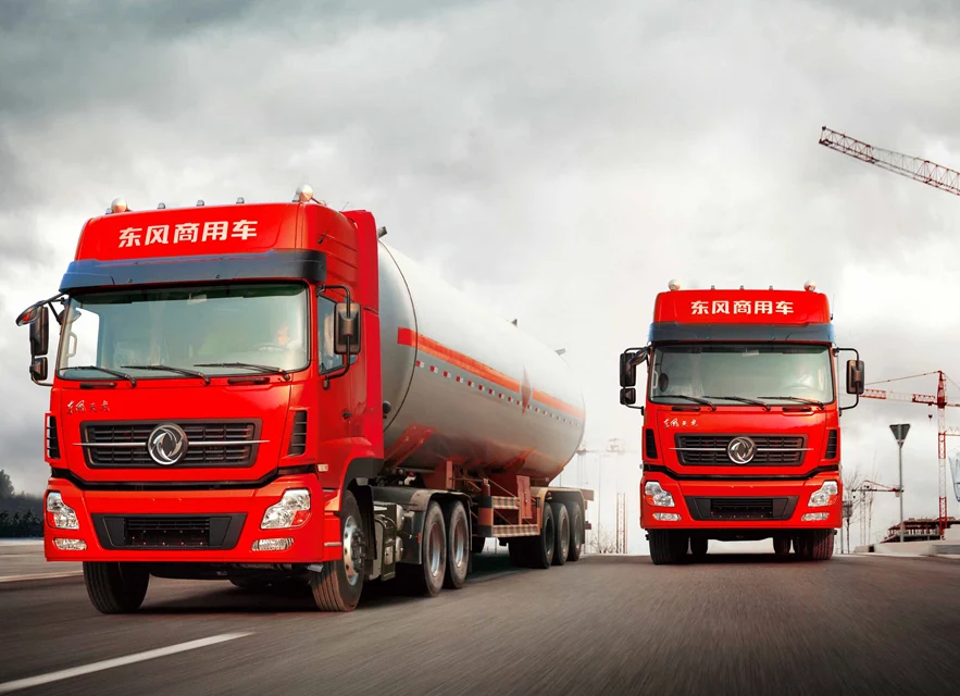 Dongfeng heavy-duty tanker truck, a reliable special purpose vehicle for safe and efficient liquid transport. Another Dongfeng commercial truck follows on the highway.
