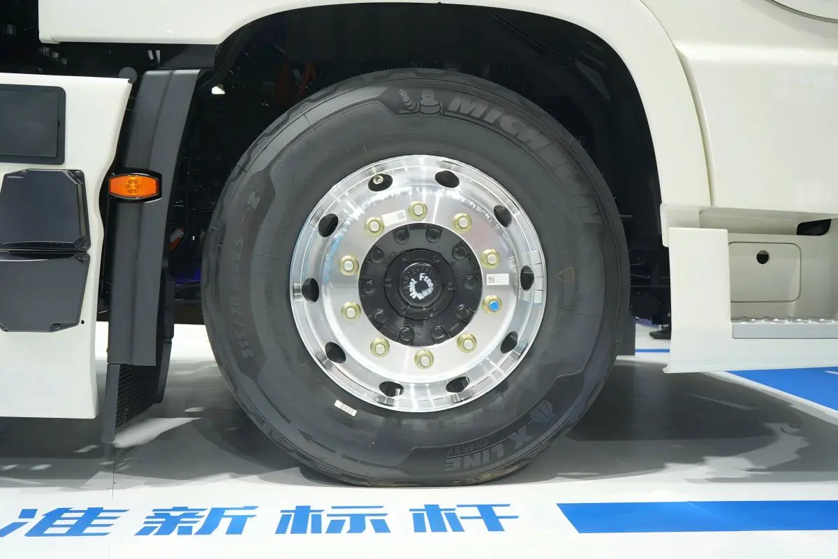 hydrogen fuel cell tractor trailer