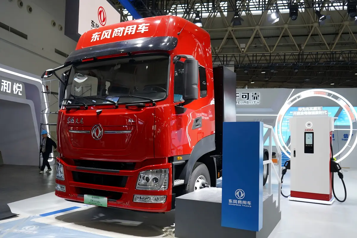 dongfeng-kinglong-kl-electric-tractor-truck-352kwh