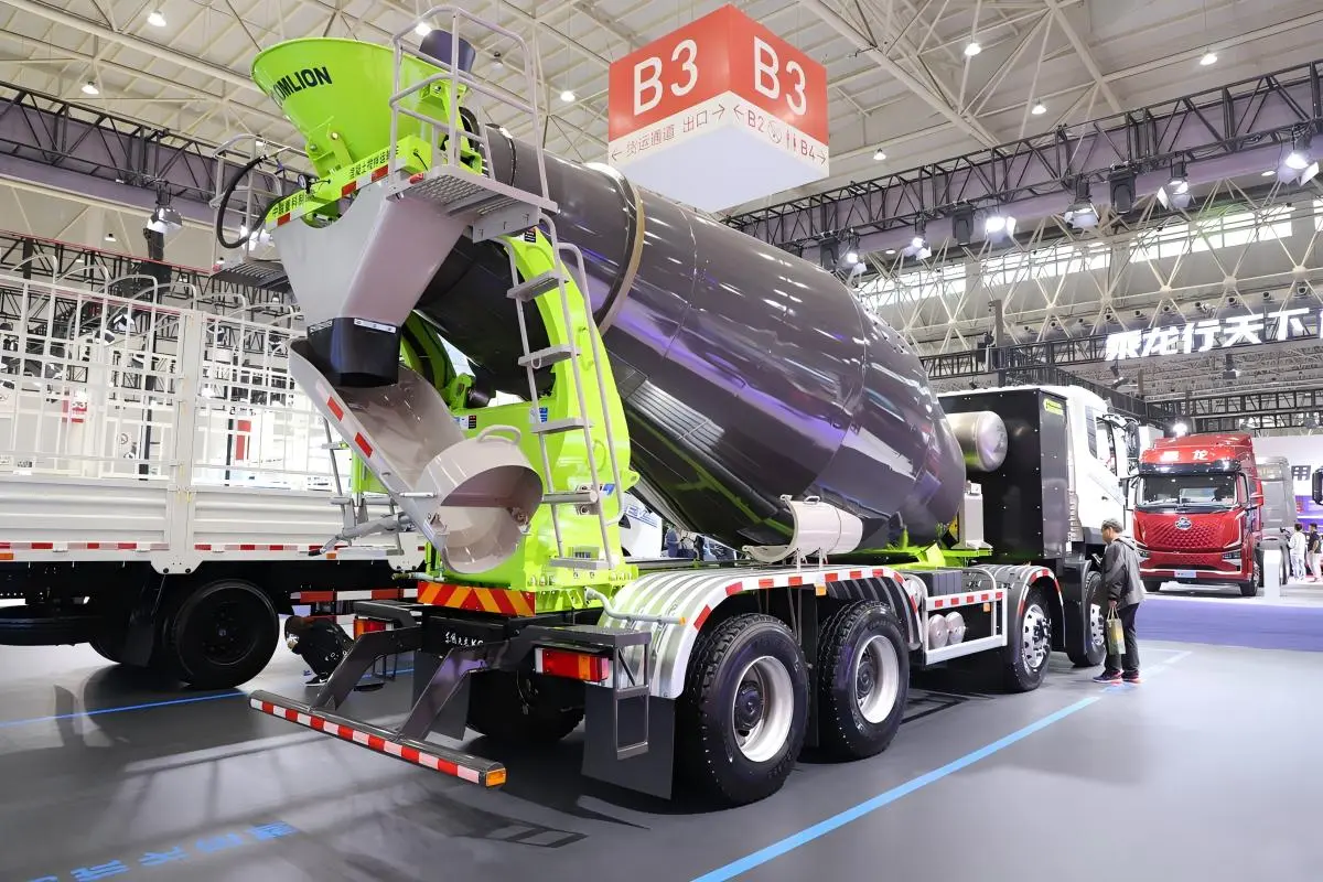 KC 8×4 Electric Mixer Truck