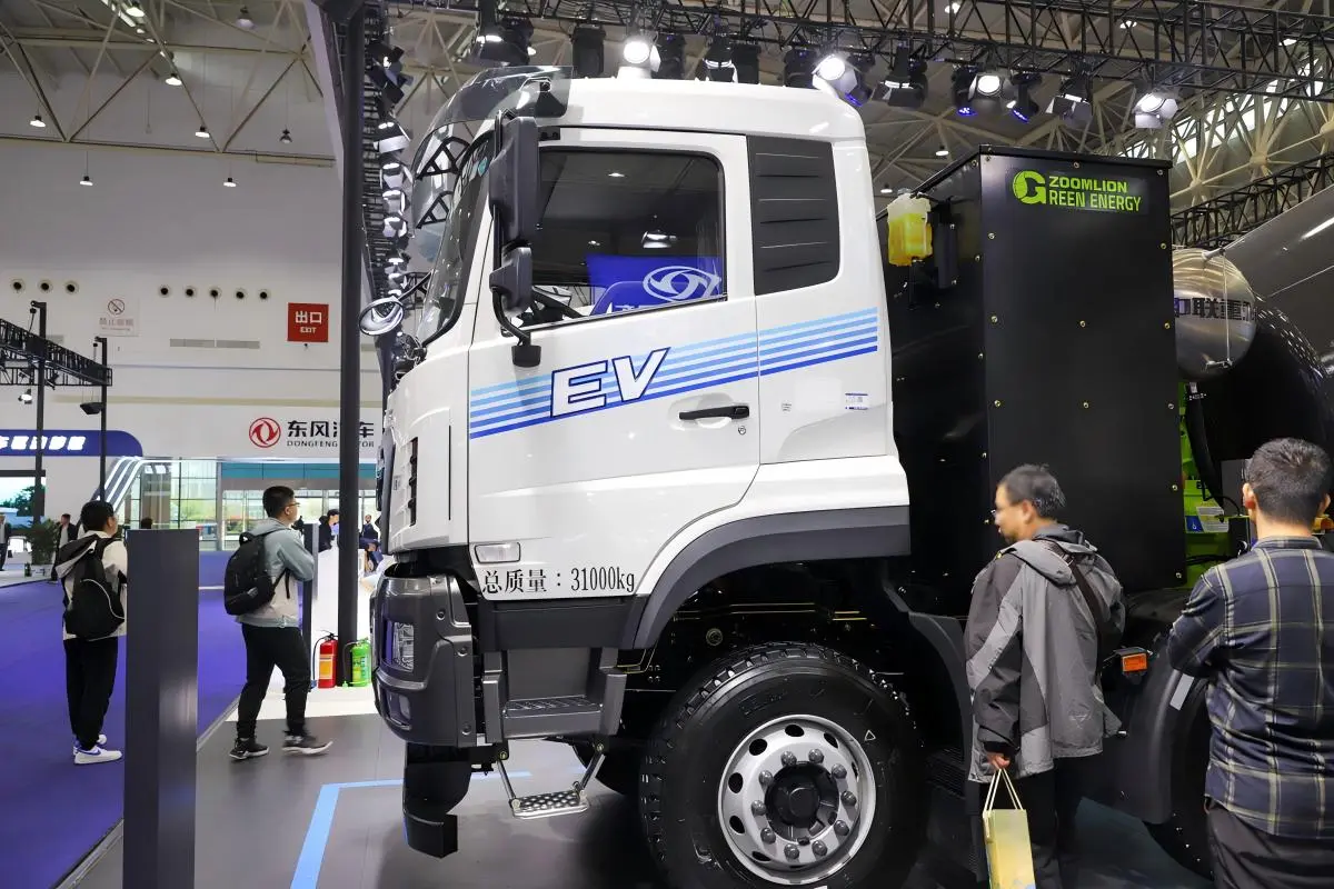 Kinglong KC 8×4 Electric Concrete Mixer Truck