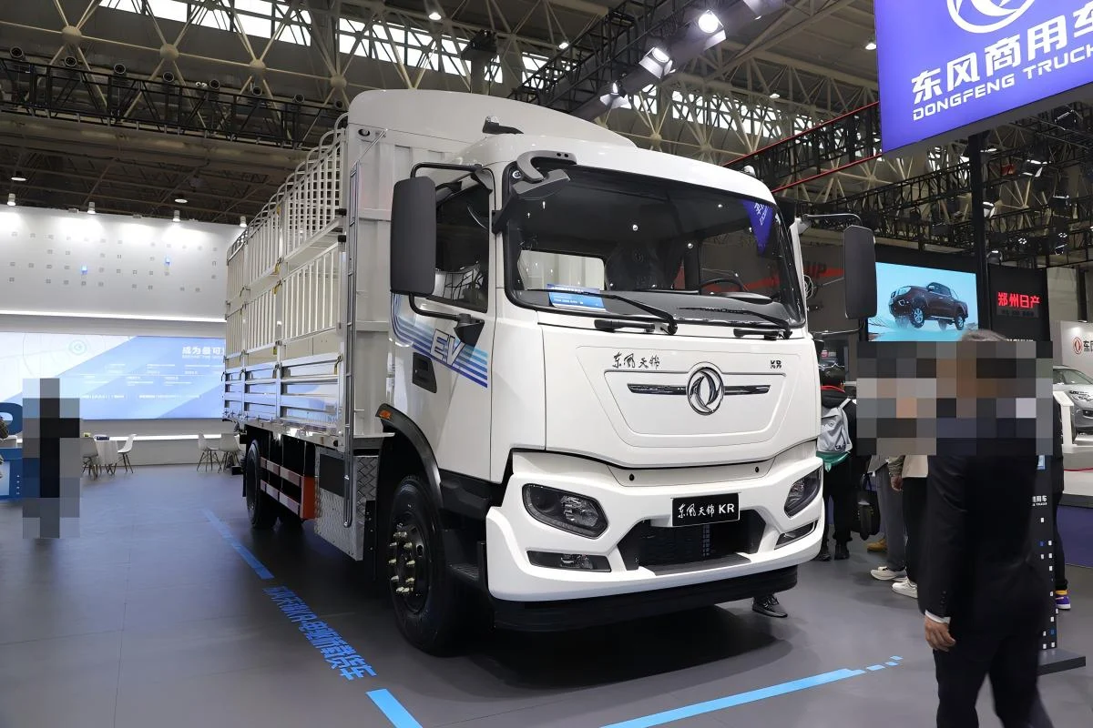 6.8m electric curtain-side truck