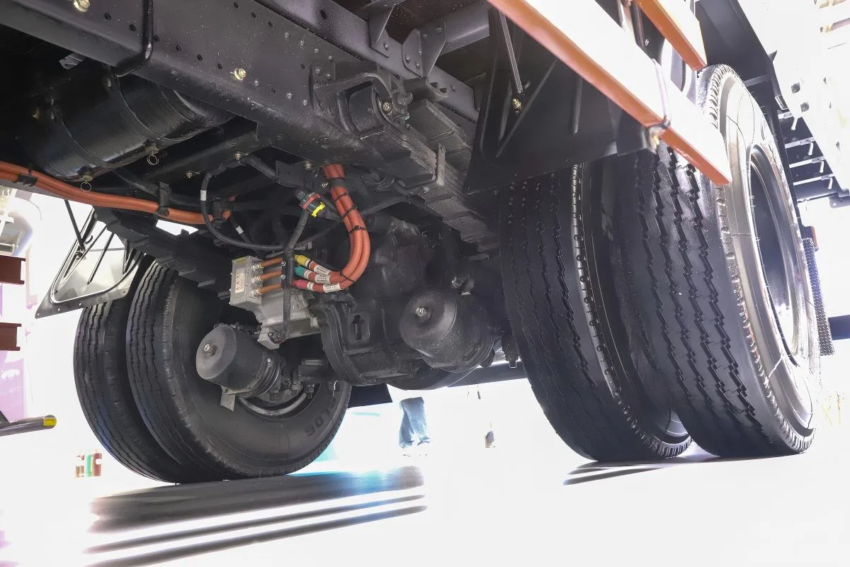Dongfeng 6.8m electric truck price