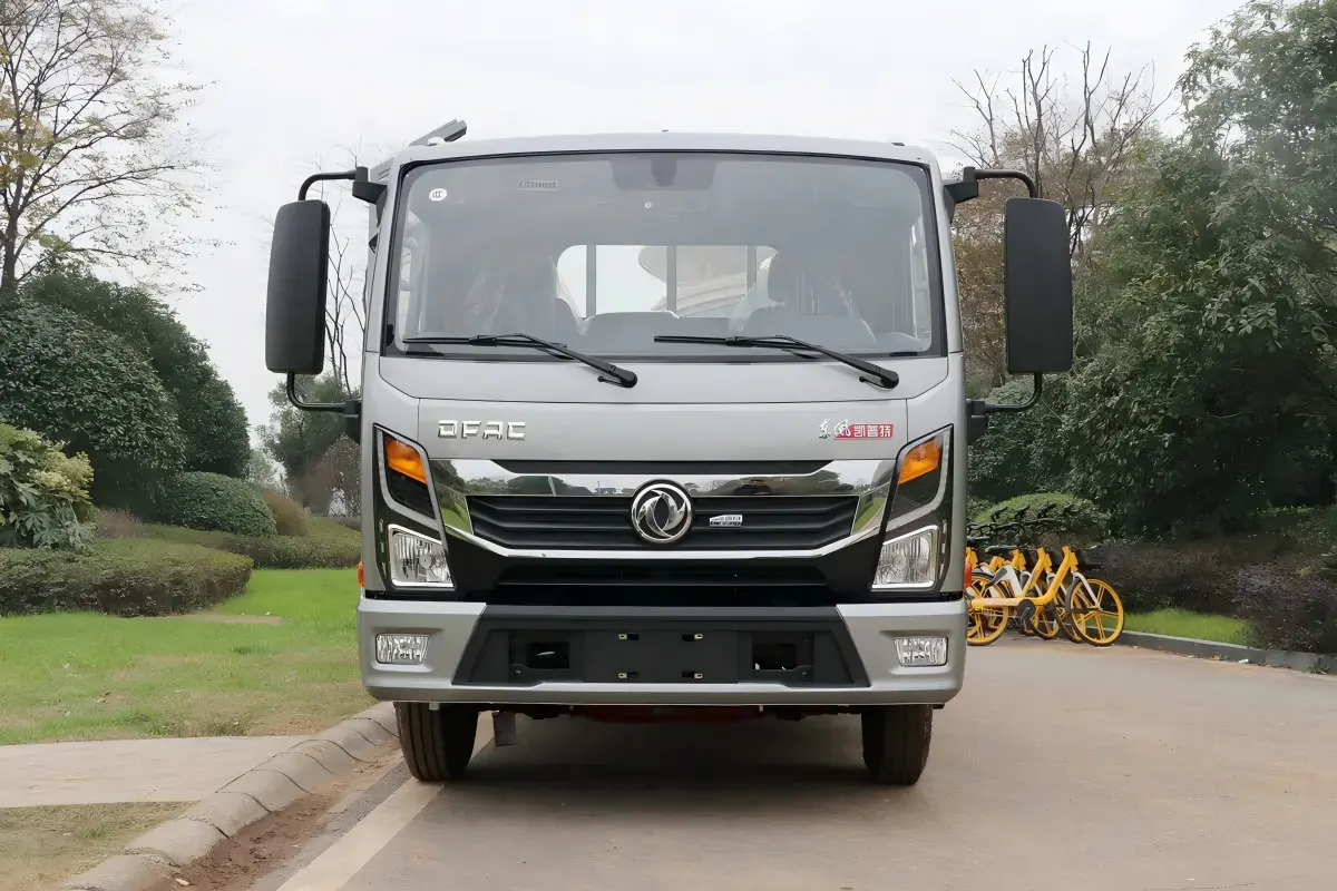 Dongfeng K6-L 163HP flatbed truck