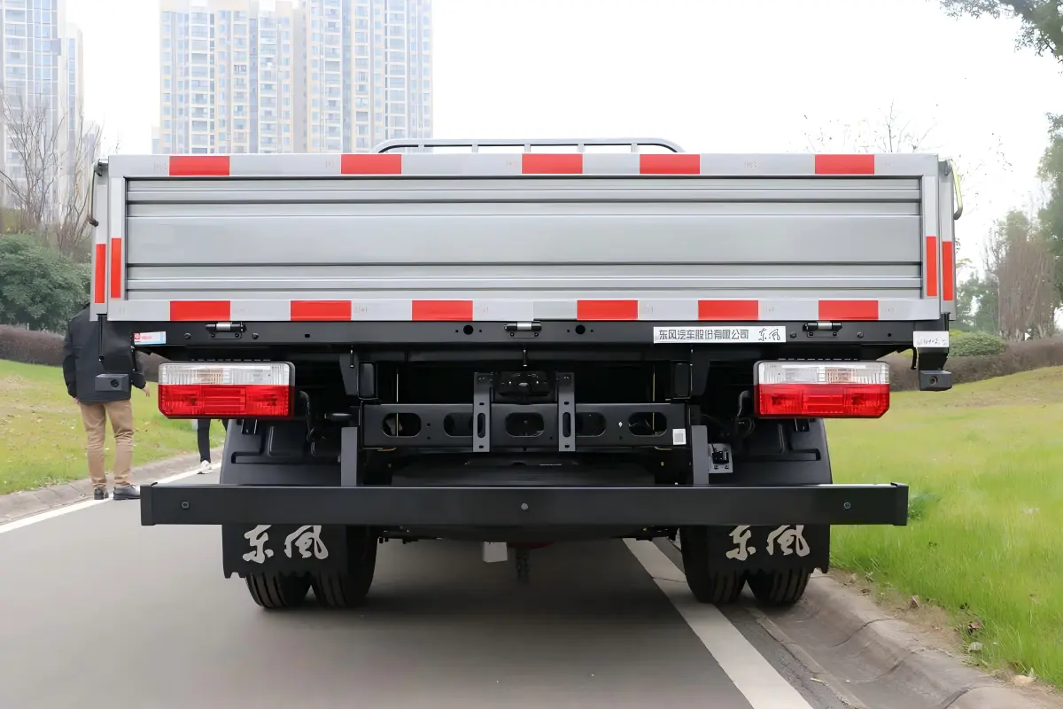 4.15m single row flatbed light truck Euro VI