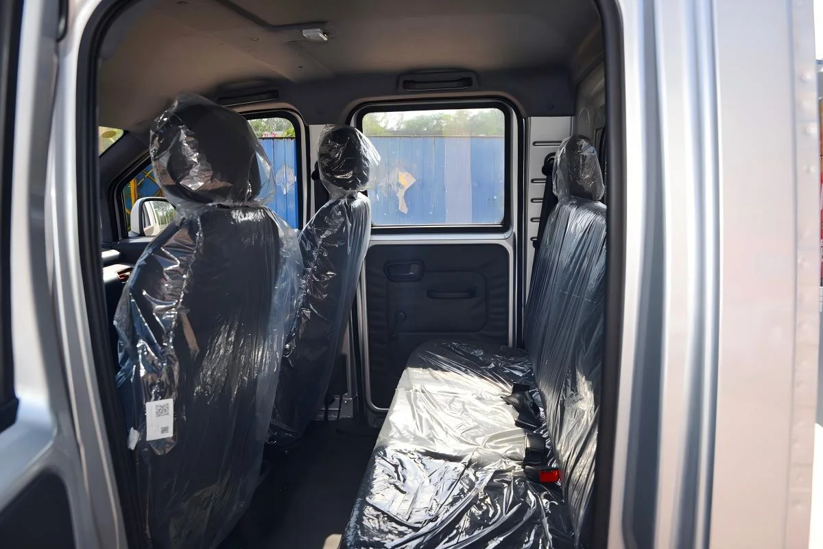 grocery delivery vehicle double cab truck with cargo bed best fuel economy mini truck 2025